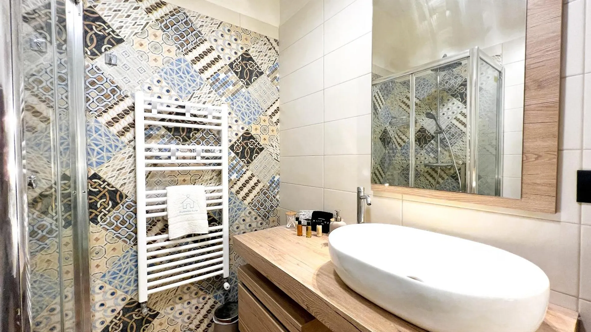 Apartment Unique House - 3 Bedrooms & 2 Bathrooms With 4 Beds - 100 Meters To The Metro A Rome