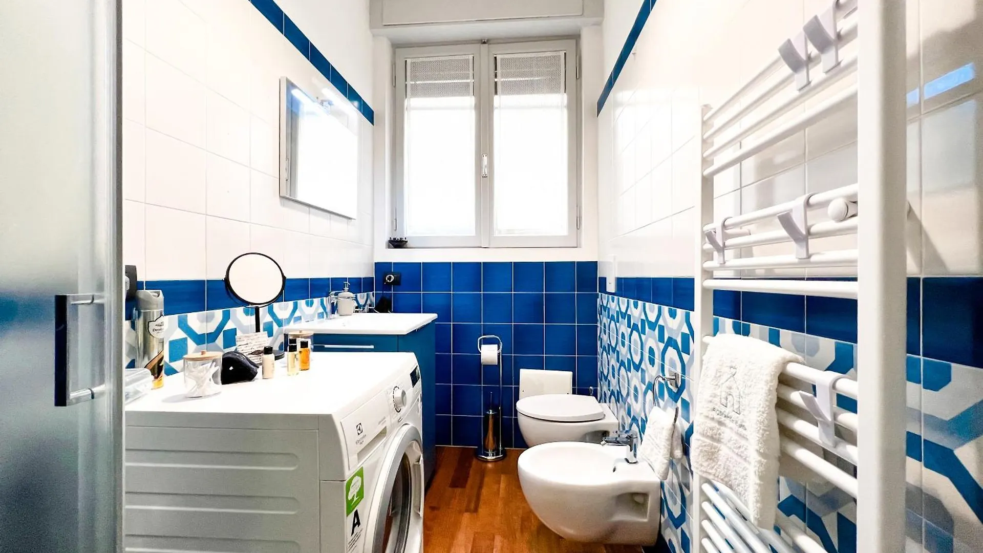 Unique House - 3 Bedrooms & 2 Bathrooms With 4 Beds - 100 Meters To The Metro A Rome 0*,  Italy