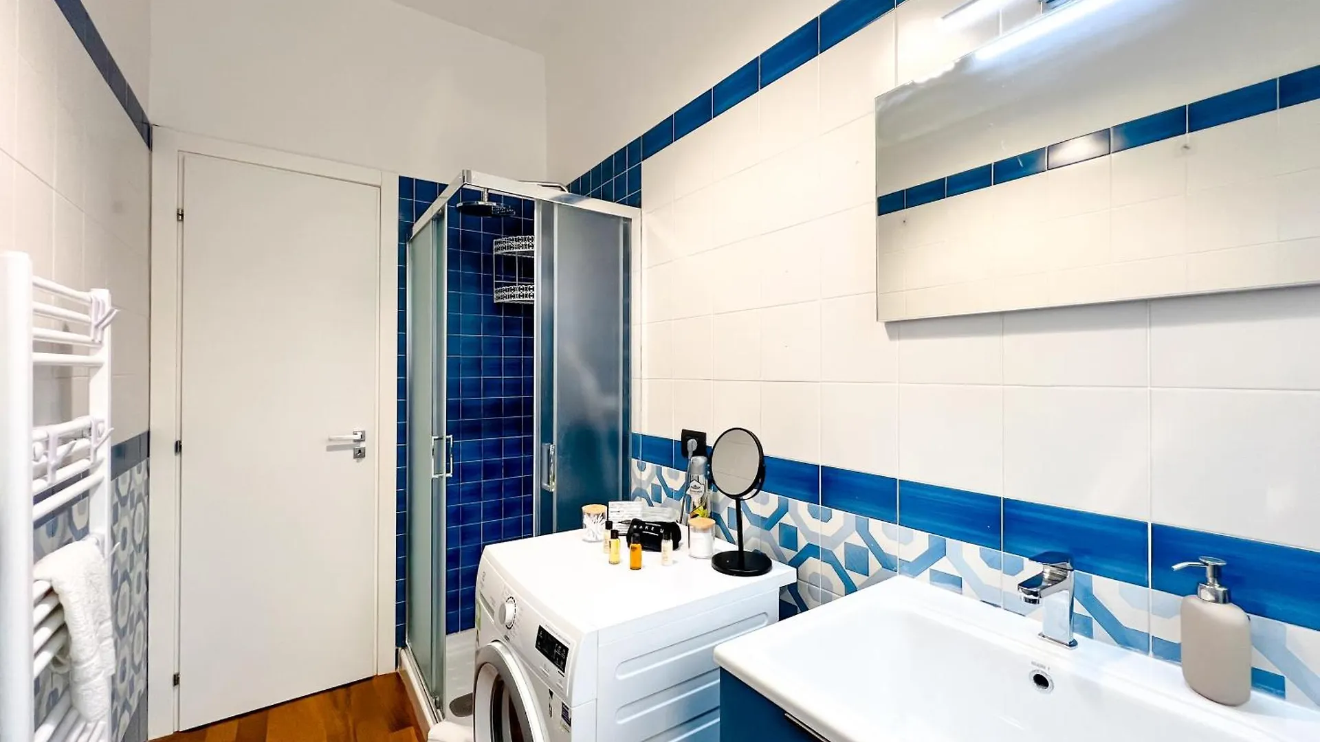 Apartment Unique House - 3 Bedrooms & 2 Bathrooms With 4 Beds - 100 Meters To The Metro A Rome