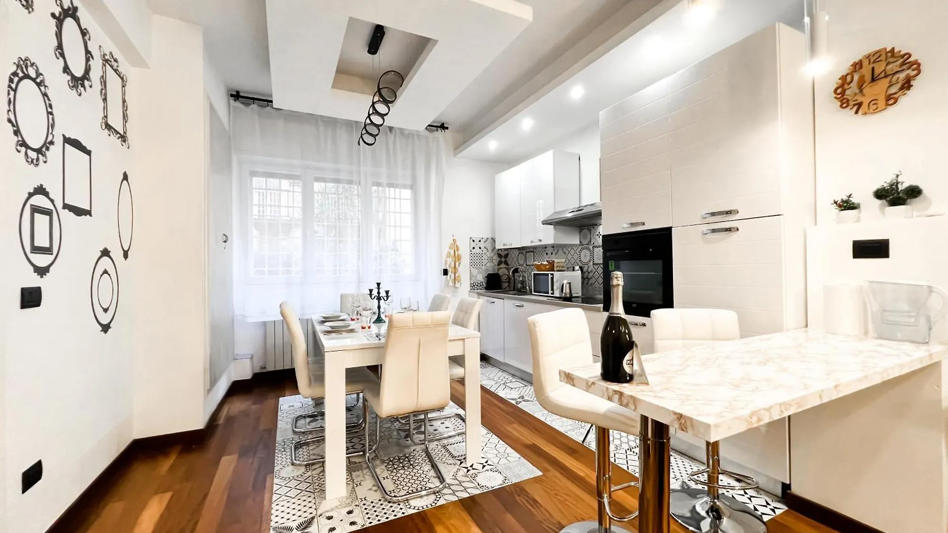 Apartment Unique House - 3 Bedrooms & 2 Bathrooms With 4 Beds - 100 Meters To The Metro A Rome