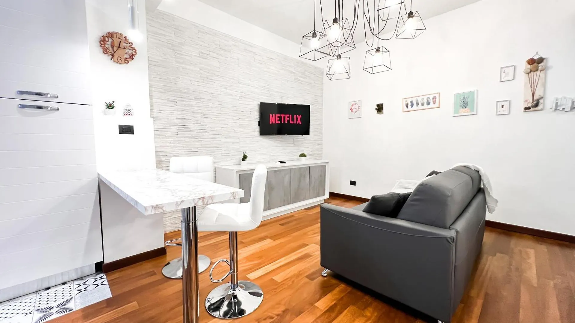 Unique House - 3 Bedrooms & 2 Bathrooms With 4 Beds - 100 Meters To The Metro A Rome Apartment