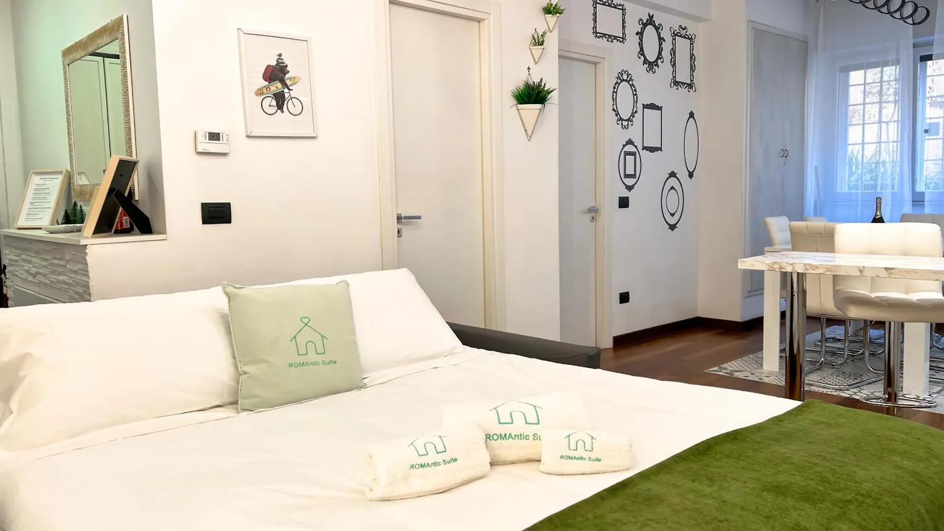 Unique House - 3 Bedrooms & 2 Bathrooms With 4 Beds - 100 Meters To The Metro A Rome Italy
