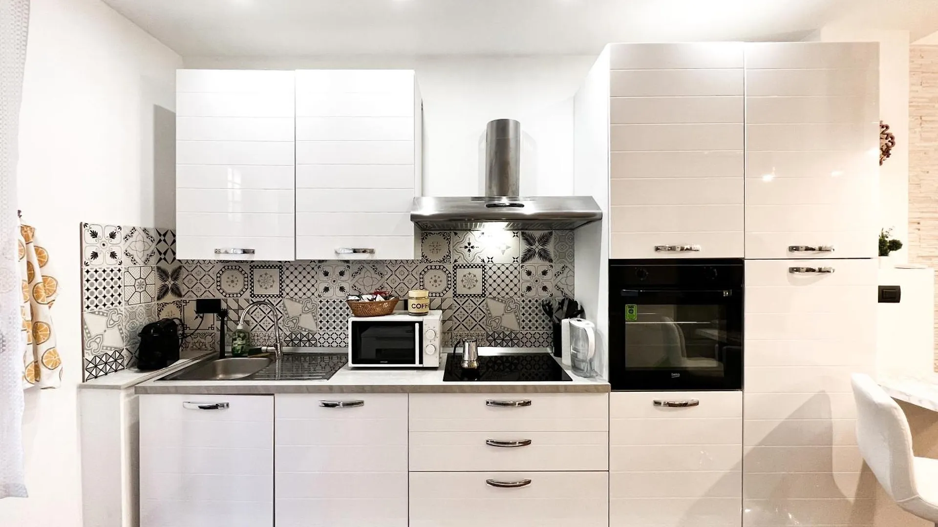 Unique House - 3 Bedrooms & 2 Bathrooms With 4 Beds - 100 Meters To The Metro A Rome 0*,
